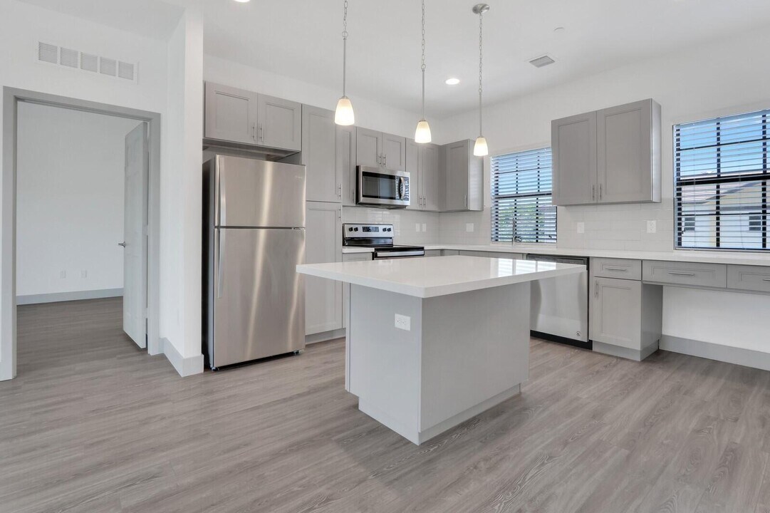 630 NE 14th Ct in Fort Lauderdale, FL - Building Photo