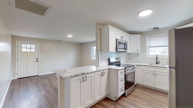 571 Center St in Wallingford, CT - Building Photo - Building Photo