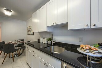 26 Alton Pl in Brookline, MA - Building Photo - Building Photo