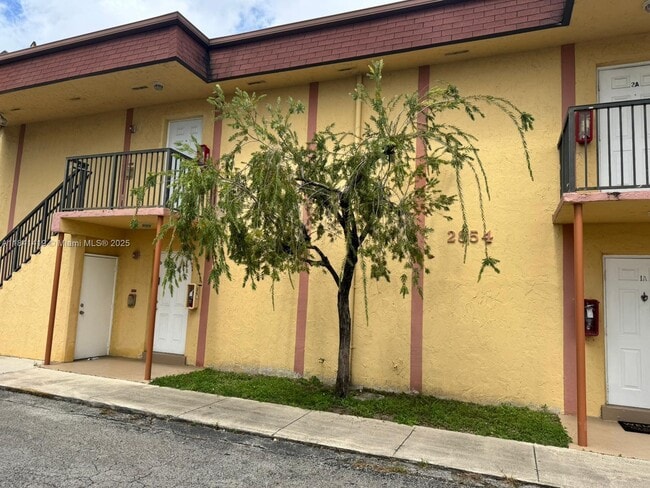 2854 NW 55th Ave in Lauderhill, FL - Building Photo - Building Photo