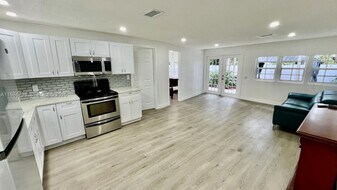 48 SW 14th St in Dania Beach, FL - Building Photo