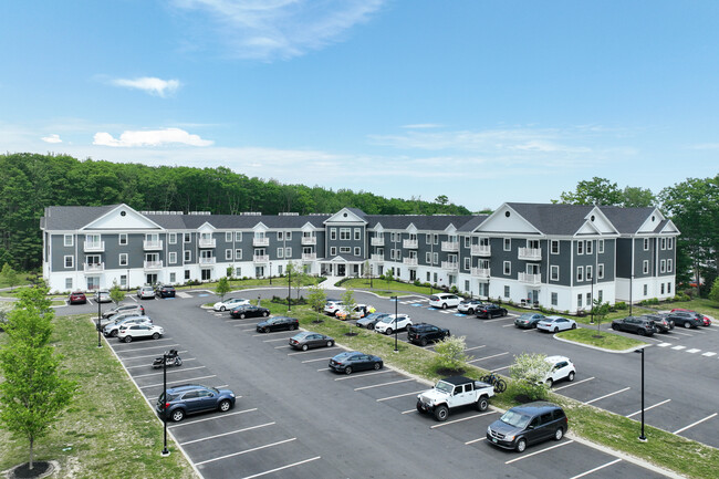 Cascade Falls Apartments in Saco, ME - Foto de edificio - Building Photo