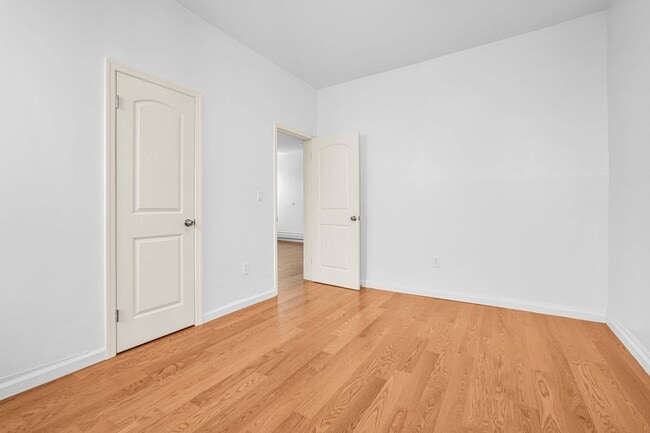 71-32 Fresh Pond Rd in Queens, NY - Building Photo - Building Photo