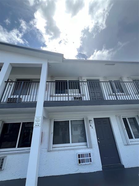 property at 1818 E Oakland Park Blvd