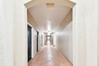 1216 S Missouri Ave, Unit 120 in Clearwater, FL - Foto de edificio - Building Photo