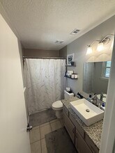 223 Karen Ct in Niceville, FL - Foto de edificio - Building Photo