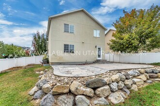 10881 Pine Shadow Rd in South Jordan, UT - Building Photo - Building Photo