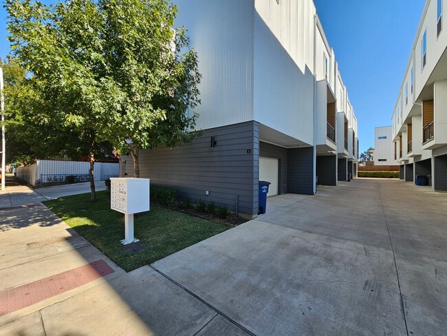 3816 San Jacinto St in Dallas, TX - Building Photo - Building Photo