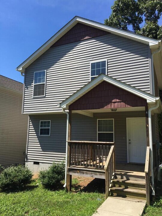 444 Beaucatcher Rd in Asheville, NC - Building Photo