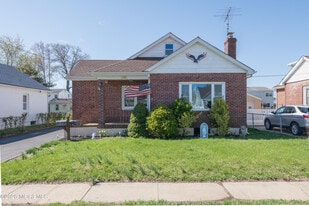 166 Morningside Ave in Union Beach, NJ - Building Photo