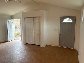 1022 Conklin Hill Dr in Syracuse, IN - Building Photo - Building Photo