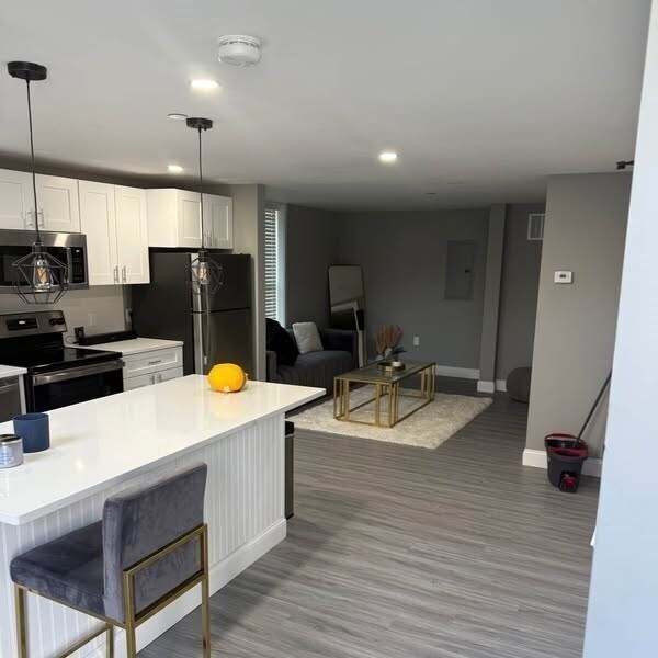 233 Washington Ave, Unit #8 in Revere, MA - Building Photo - Building Photo