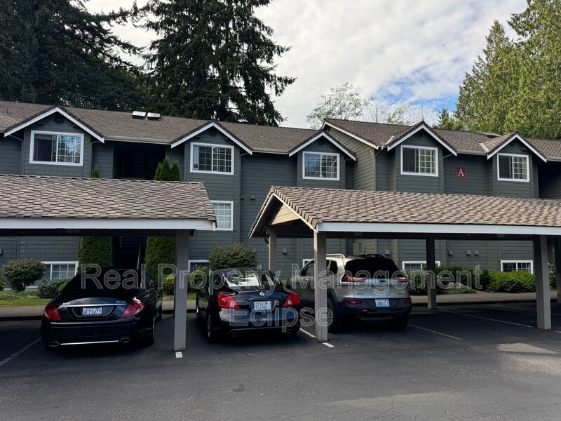 15433 Country Club Dr in Mill Creek, WA - Building Photo