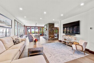 16 Old Field Woods Rd in East Setauket, NY - Building Photo - Building Photo