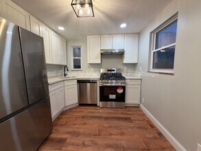 1053 Edward Dr in Pittsburgh, PA - Building Photo - Building Photo