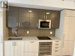 77 Mutual St in Toronto, ON - Building Photo - Building Photo