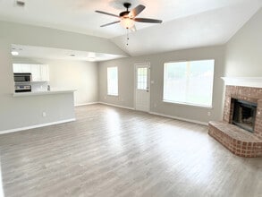 3913 Periwinkle Dr in Fort Worth, TX - Foto de edificio - Building Photo