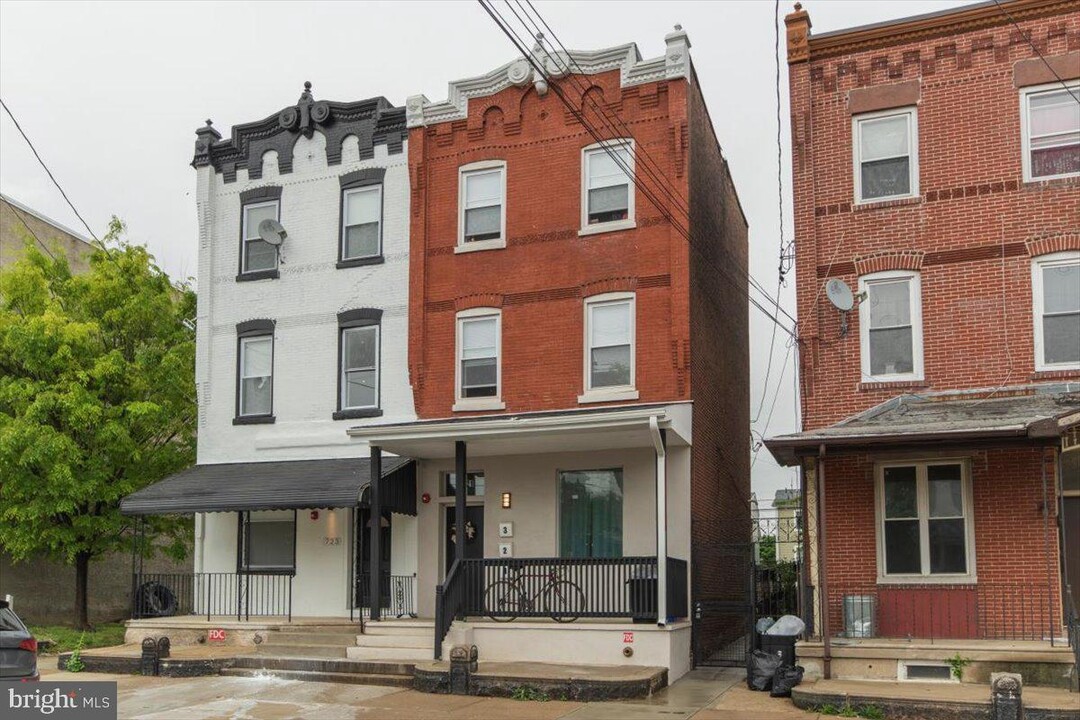 721 N 40th St, Unit 2 in Philadelphia, PA - Building Photo