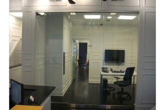 4159 W Fullerton Ave in Chicago, IL - Building Photo - Interior Photo