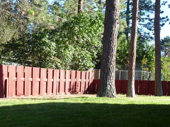 4047 S Madelia St in Spokane, WA - Foto de edificio - Building Photo