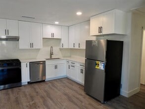 1619 Rutland Dr in Austin, TX - Building Photo - Building Photo