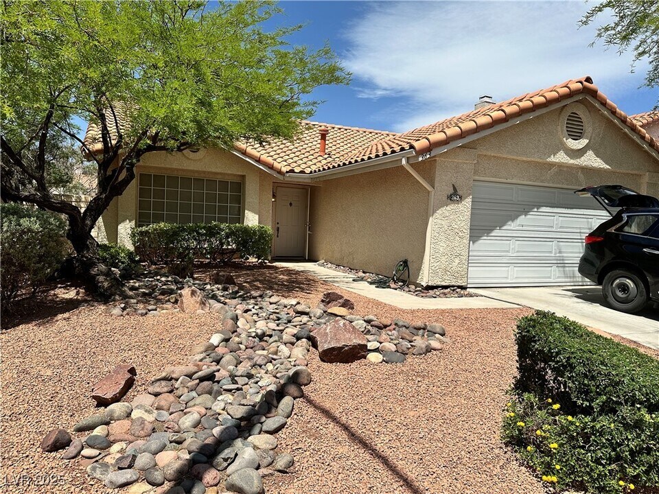363 Bradford Dr in Henderson, NV - Building Photo