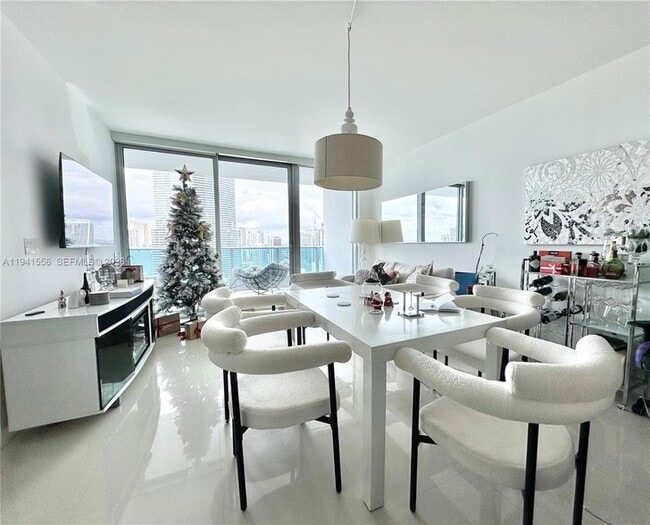 200 Biscayne Blvd Way, Unit 3514 in Miami, FL - Foto de edificio - Building Photo