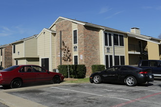 Park on Whitehurst in Dallas, TX - Building Photo - Building Photo