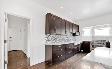 1350 Dolores St in San Francisco, CA - Foto de edificio - Building Photo