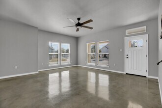 916 Hudson Ln in New Braunfels, TX - Building Photo - Building Photo