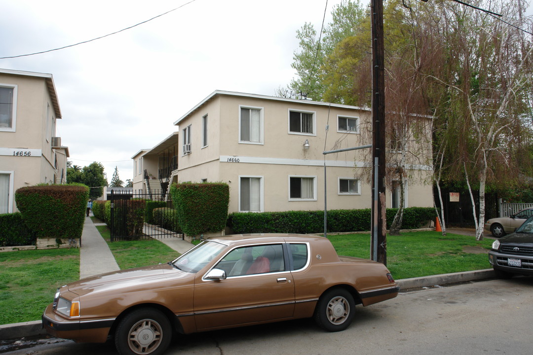 14660 Wyandotte St in Van Nuys, CA - Building Photo