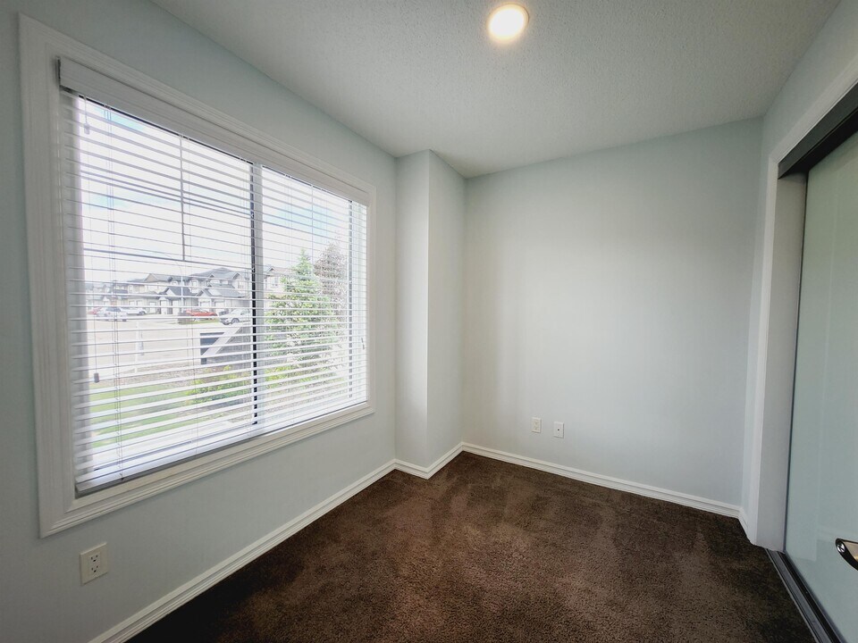 3027-3151 151 Avenue Northwest in Edmonton, AB - Building Photo