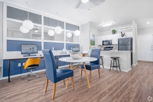 Apex Apartments in San Antonio, TX - Building Photo