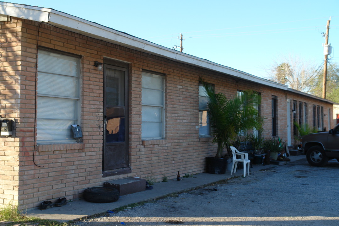 Truman Apartments in Kingsville, TX - Building Photo