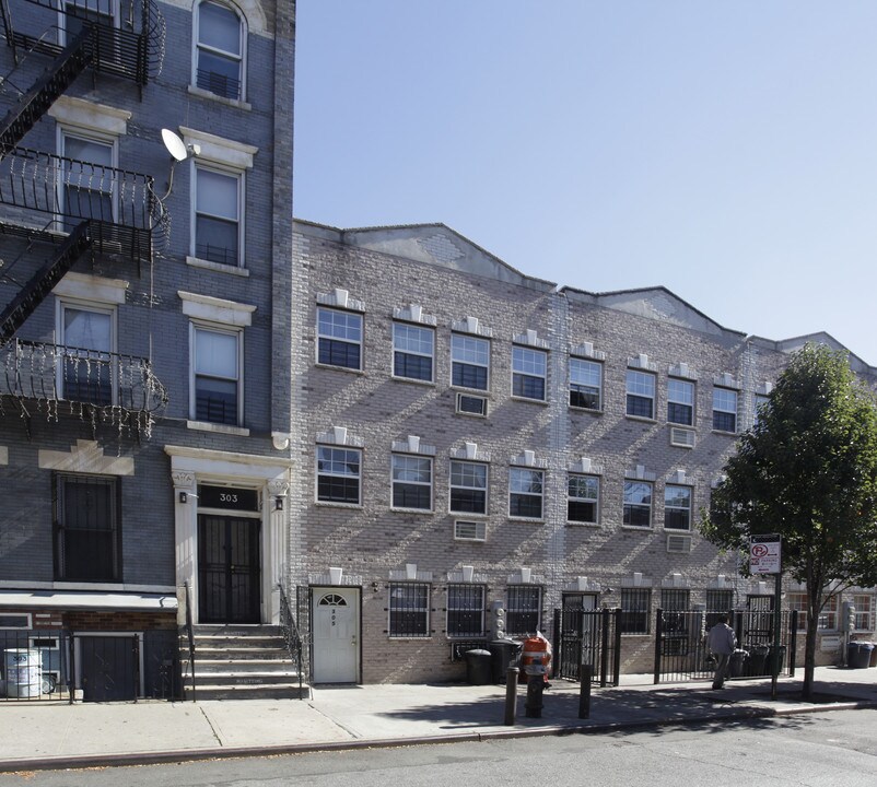 305 Sheffield Ave in Brooklyn, NY - Foto de edificio