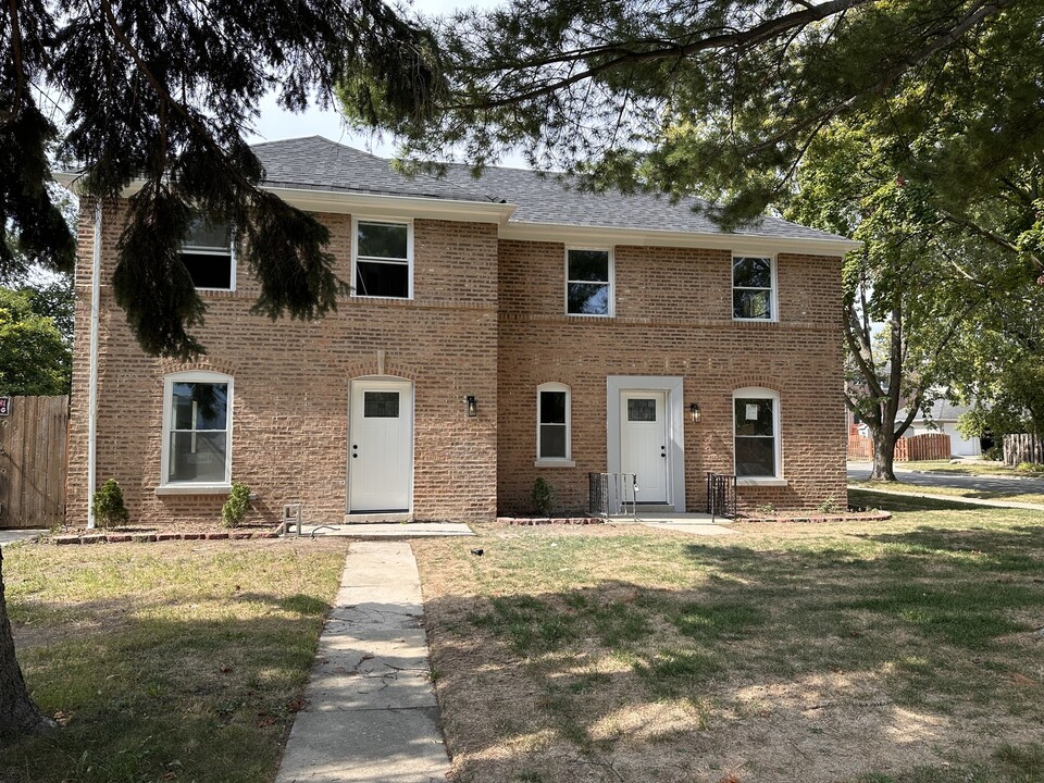 1812 White St in Des Plaines, IL - Building Photo