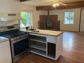 291 Washington St in Weaverville, CA - Building Photo - Building Photo