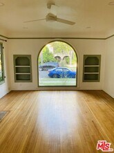 915 S Holt Ave in Los Angeles, CA - Building Photo - Building Photo