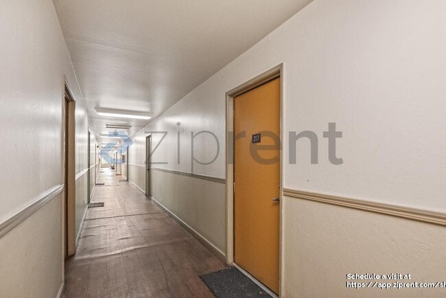 100 Village Dr in Brentwood, CA - Building Photo - Building Photo