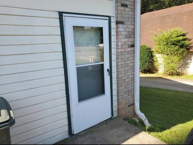 3423 Mastin Lake Rd NW, Unit 3423 Studio