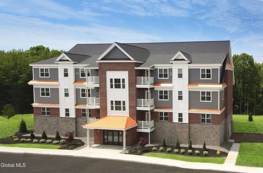 3 Kilburn Ct-Unit -301 in Cohoes, NY - Building Photo