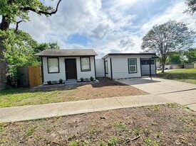 1012 W Hart Ave in Pasadena, TX - Building Photo