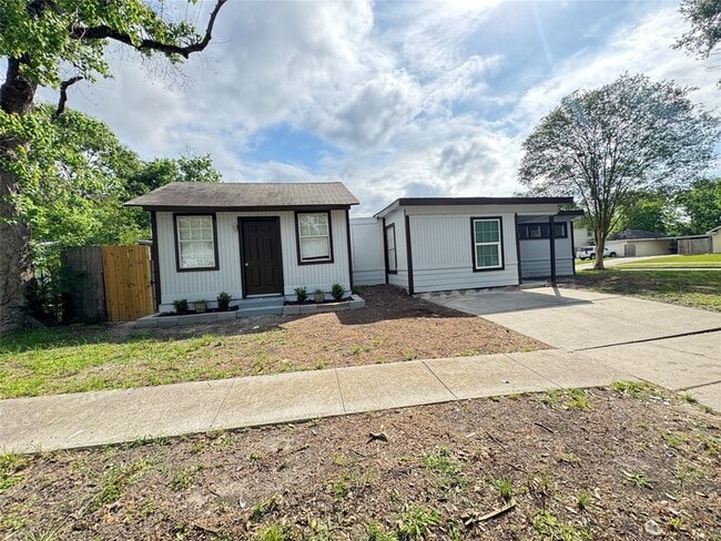 property at 1012 W Hart Ave