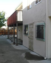 5231 Martin Luther King Jr Way in Oakland, CA - Building Photo - Building Photo