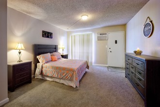 Fulton Apartments in Sacramento, CA - Building Photo - Interior Photo