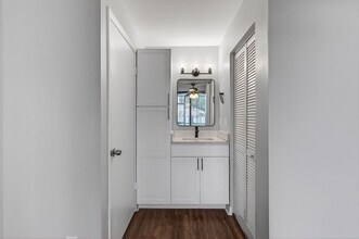 714 Executive Center Dr in West Palm Beach, FL - Building Photo - Building Photo