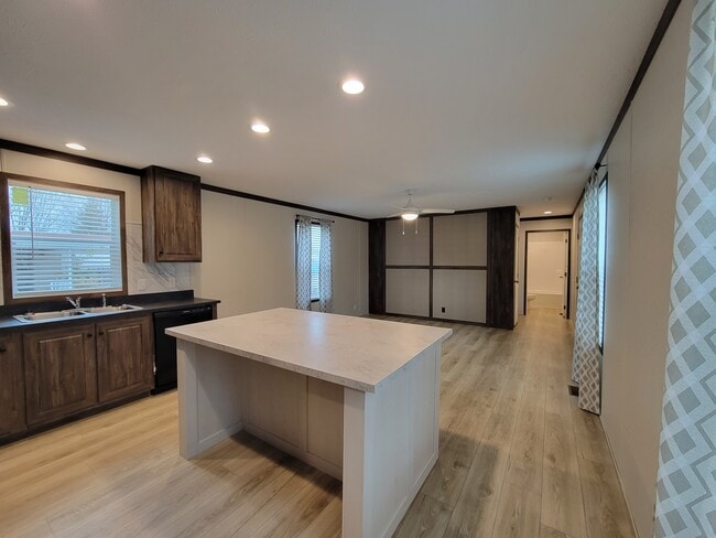 5091 Cove Ct in Algonac, MI - Building Photo - Building Photo