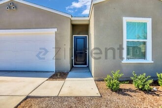 6173 E Robinson Ave in Fresno, CA - Building Photo - Building Photo