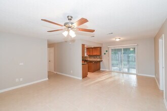 2532 White Horse Rd W in Jacksonville, FL - Foto de edificio - Building Photo