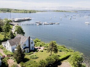 23 Avenue B in Jamestown, RI - Building Photo - Building Photo